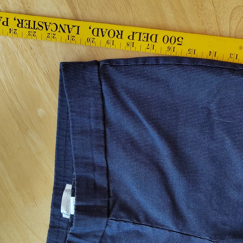 π 89th & Madison Pinstripe Bermuda Stretchy Pull-On Shorts. Size L - Picture 5 of 10